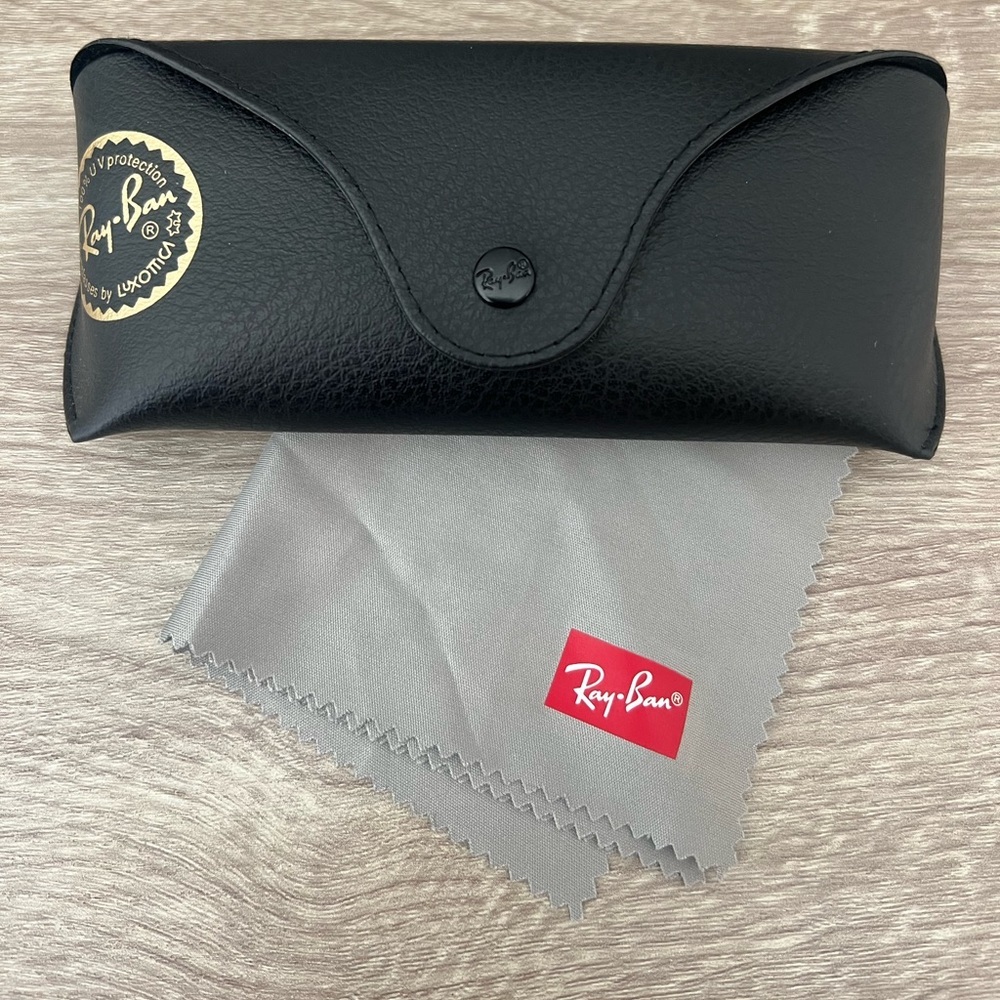 Ray-Ban Black Glasses Case with Gray Cloth